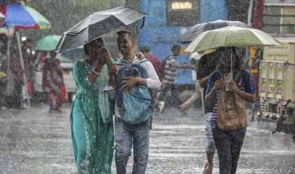 দশমীতে কলকাতায় ভারী বর্ষণ, জারি কমলা সতর্কতা! এগোচ্ছে গভীর নিম্নচাপ, পুরী থেকে সে আর কত দূরে? কতটা দুর্যোগের সম্ভাবনা?