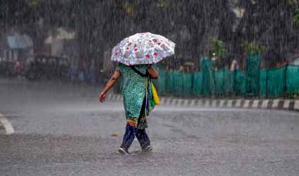 বাংলা জুড়ে বর্ষার বর্ষণ, কলকাতা-সহ দক্ষিণবঙ্গের একাধিক জেলায় জারি সতর্কতা, উত্তরবঙ্গে চলবে দুর্যোগ