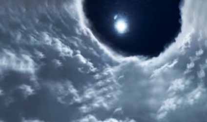 ক্যামেরাবন্দি অতিকায় রাক্ষুসে ‘চোখ’! দ্রুতগতিতে এগোচ্ছে এরিন, প্রকাশ্যে শ্বাসরুদ্ধকর সেই ভিডিয়ো