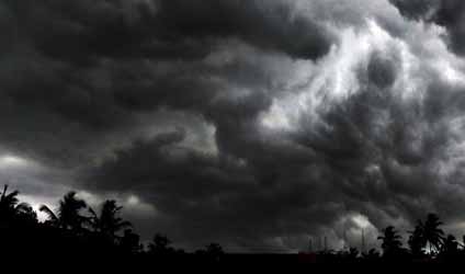 অক্ষরেখা ও ঘূর্ণাবর্তের জোড়া প্রভাবে দুর্যোগ দক্ষিণবঙ্গে, কমলা সতর্কতা জারি তিন জেলায়! দুর্যোগ কত দিন চলবে?