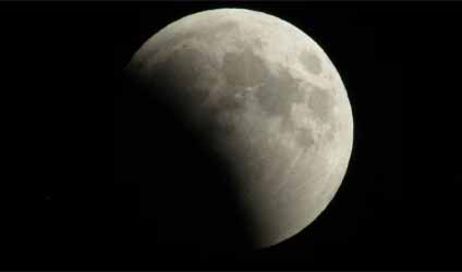 মহাজাগতিক রহস্য! শুরু হল চন্দ্রগ্রহণ, কোথা থেকে কী ভাবে দেখবেন?