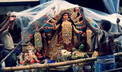 ঘনাচ্ছে নিম্নচাপ, সপ্তমী পর্যন্ত দক্ষিণবঙ্গে ঝড়বৃষ্টির সতর্কতা! কোন কোন জেলায় সবচেয়ে বেশি বৃষ্টি?