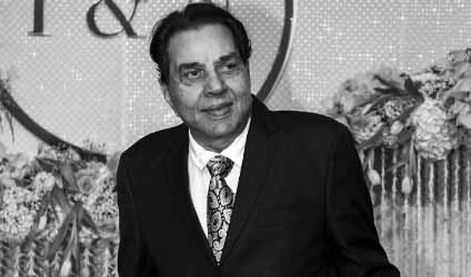 প্রয়াত ধর্মেন্দ্র, কিংবদন্তি অভিনেতার প্রয়াণে শোকস্তব্ধ সিনেজগৎ, বয়স হয়েছিল ৮৯