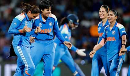 ভারতকন‍্যাদের বিশ্বজয়! দাপট দেখালেন শেফালি, দীপ্তি, দক্ষিণ আফ্রিকাকে হারিয়ে বিশ্বচ্যাম্পিয়ন হরমনপ্রীত বাহিনী