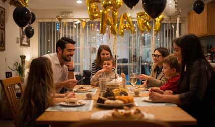 বাড়িতে বছর শেষে পার্টি করবেন? কীভাবে শিশুদের সামলাবেন? রইল টিপস