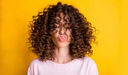 স্নানের পর কয়েকটি ফোঁটা, চুল থেকে মাথায় ঠান্ডা আমেজ! স্বাস্থ্যকর হবে কেশ, রইল সমাধান