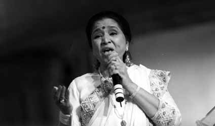 প্রয়াত আশা ভোসলে, আচমকা অসুস্থ হয়ে পড়ায় ভর্তি করানো হয় হাসপাতালে