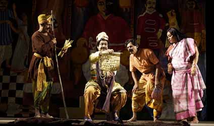 নিরলস প্রচেষ্টায় উজ্জ্বল বহুরূপী’র কিনু কাহারের থেটার